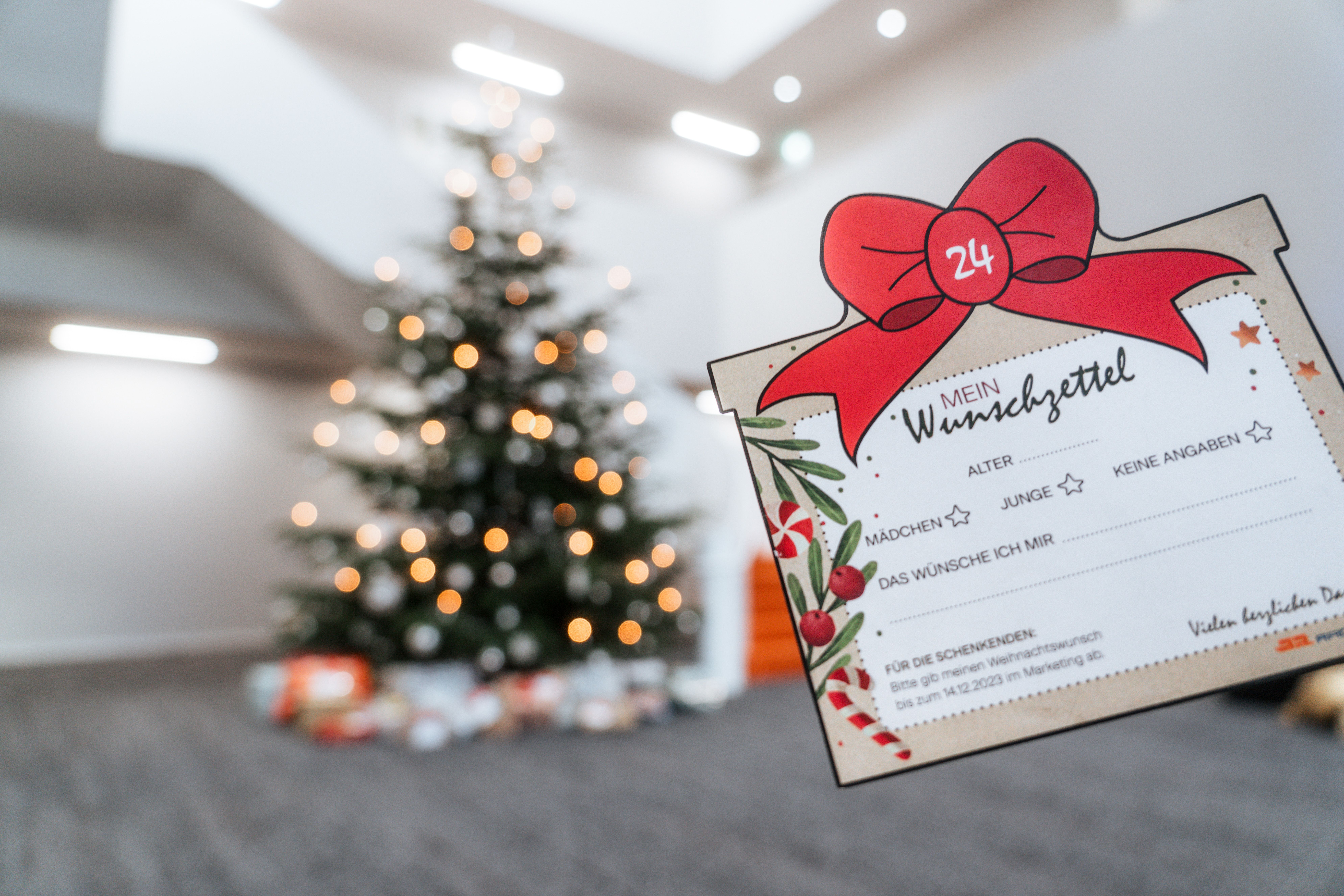 Geschenke für die Wunsch-Aktion für ein Seniorenheim und ein Kinderheim