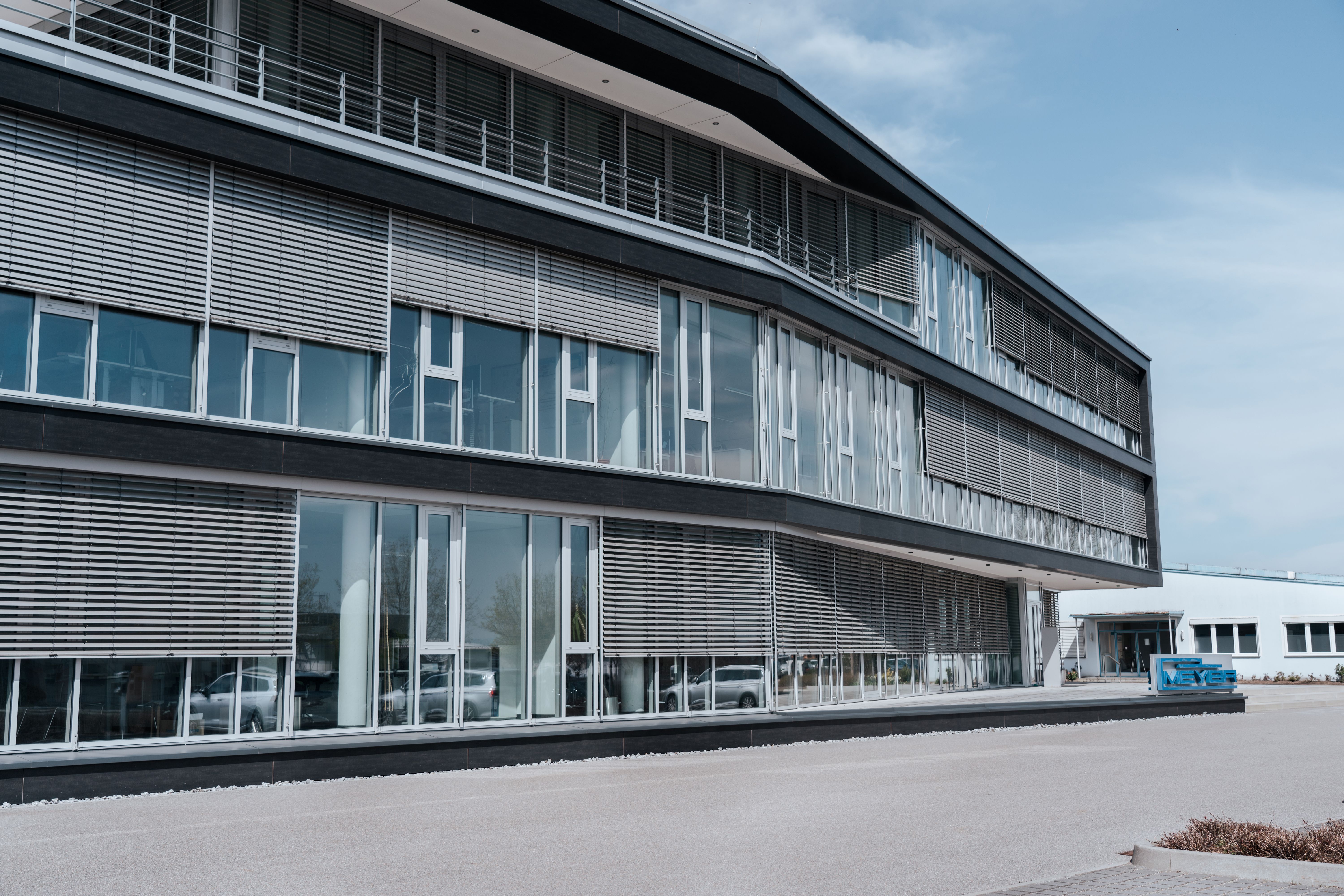 Bürogebäude der Meyer Maschinenfabrik Rötz von außen