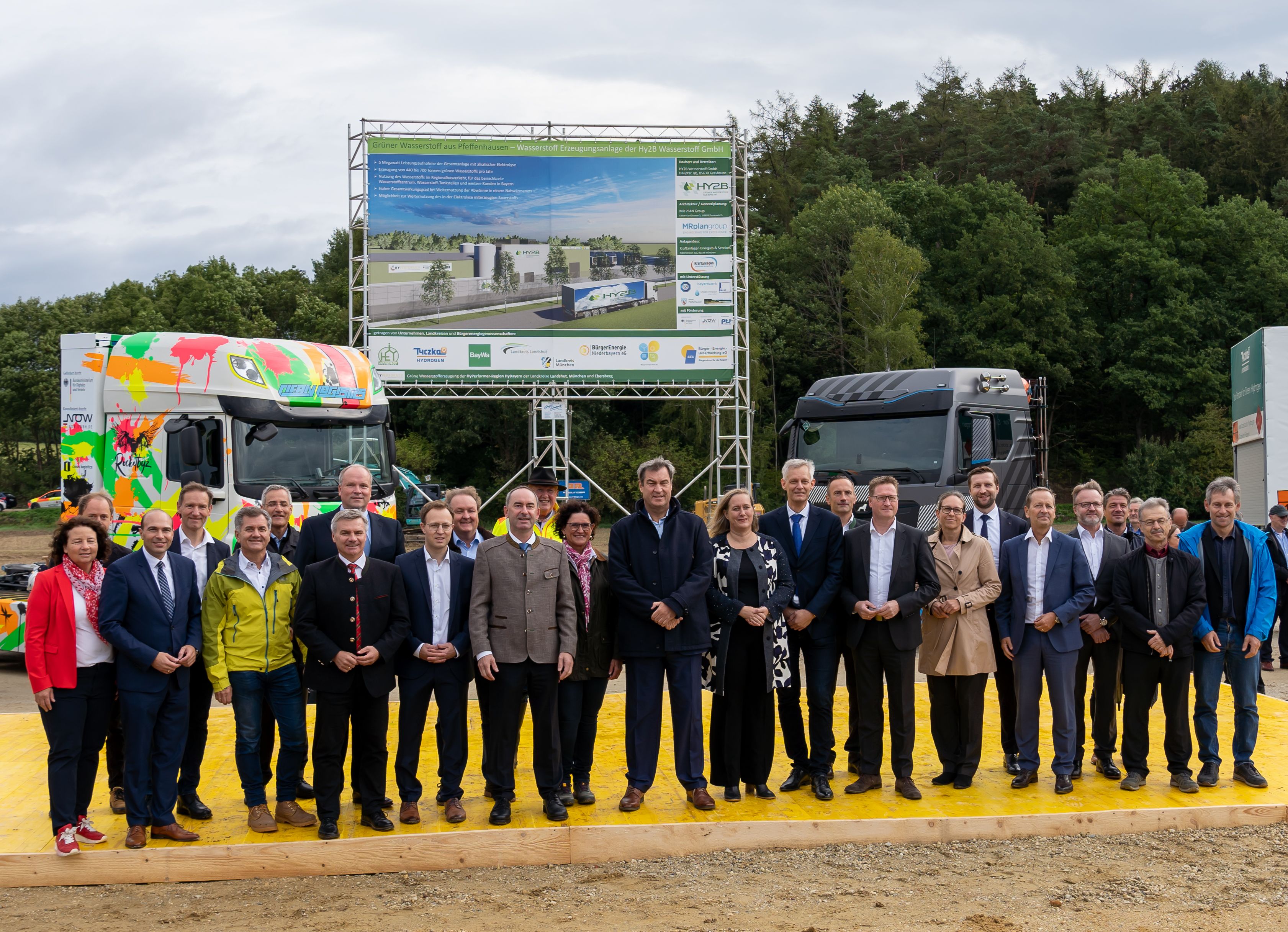 Der Spatenstich zum Elektrolyseur in Pfeffenhausen mit Ministerpräsident Markus Söder und Wirtschaftsminister Hubert Aiwanger.