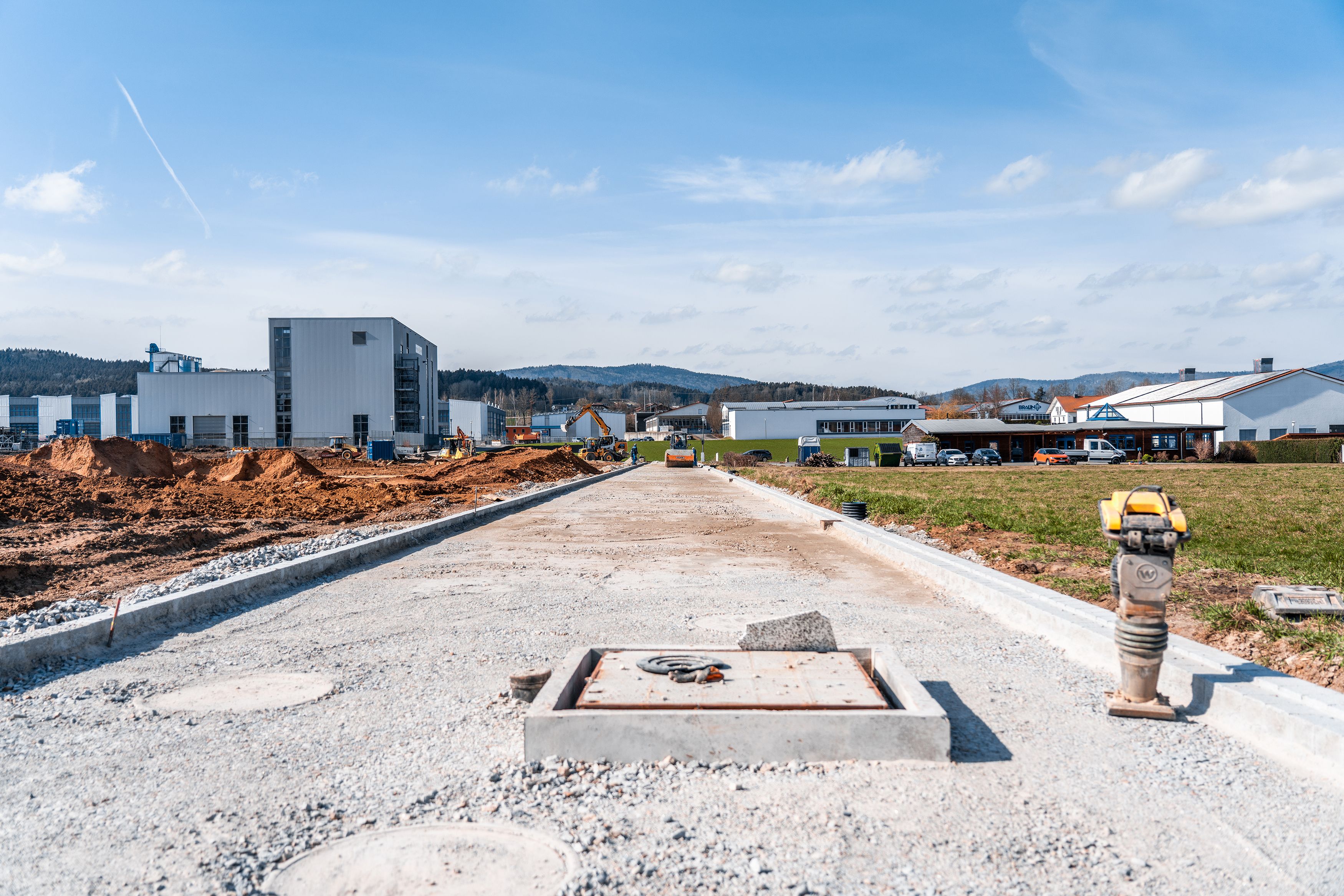 Neue Zufahrtsstraße zum Logistikzentrum