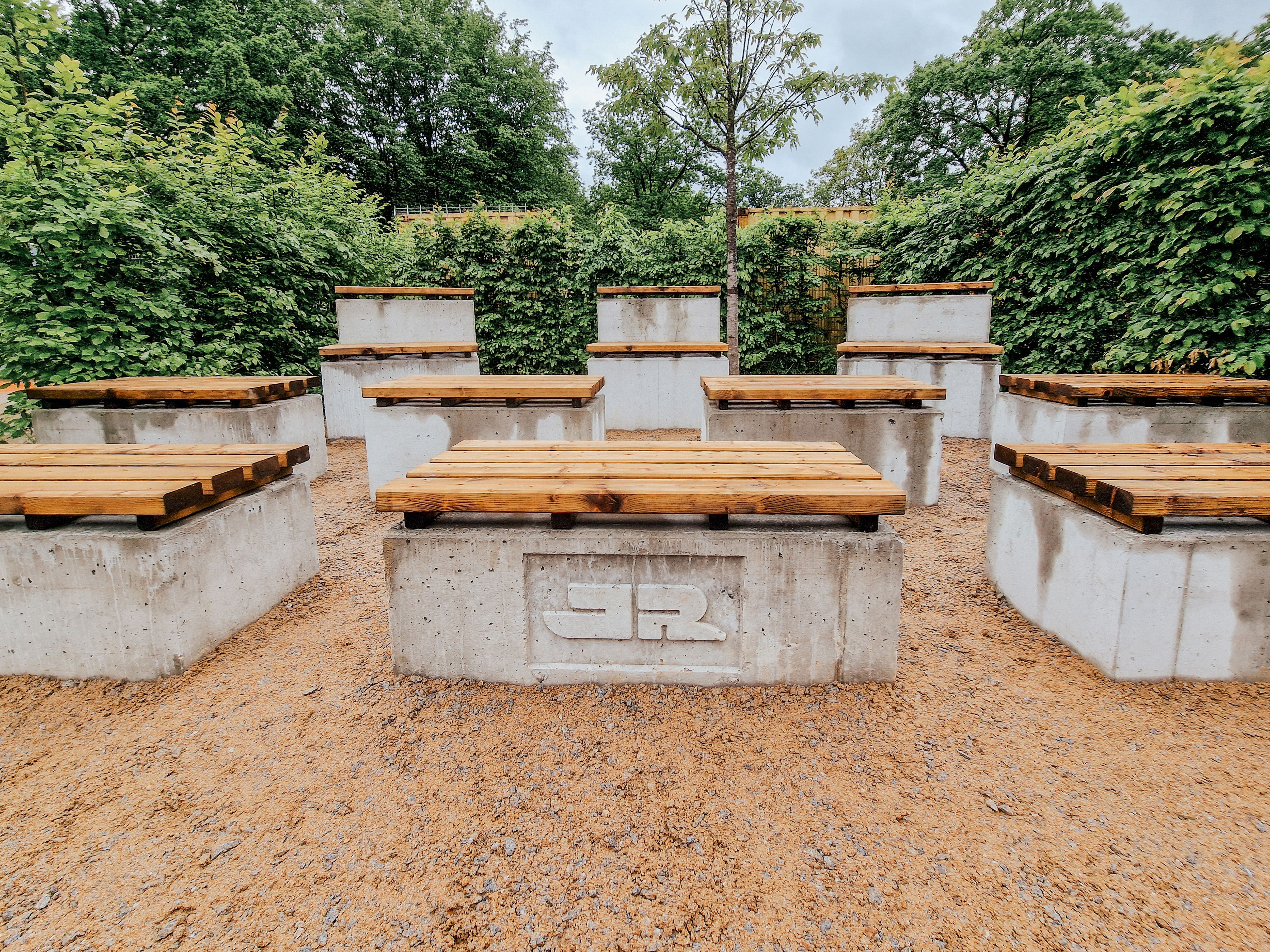 Das fertige Outdoor-Klassenzimmer der Mittelschule Furth im Wald