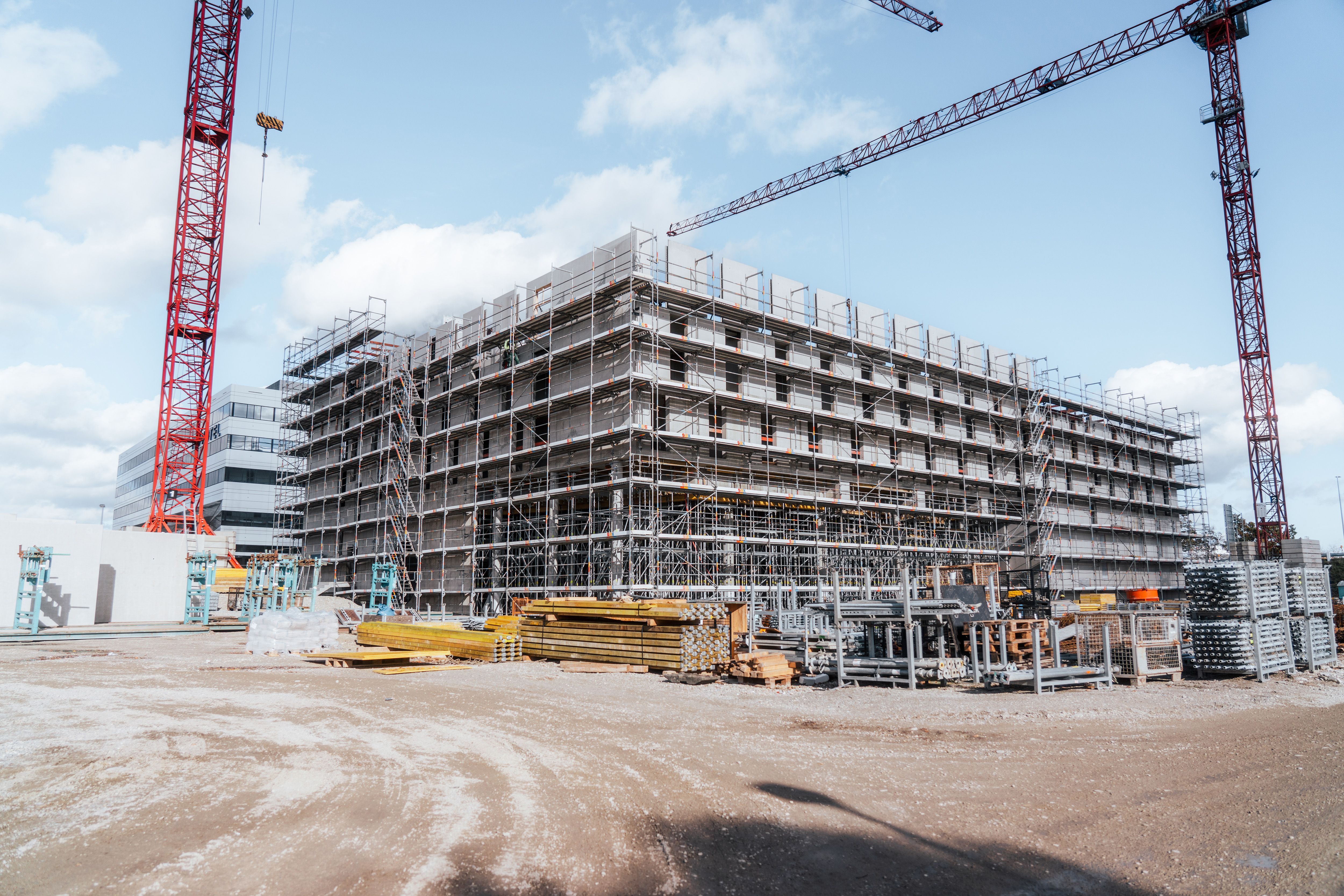 Der Rohbau des ibis Budgethotels auf dem Flughafengelände in München