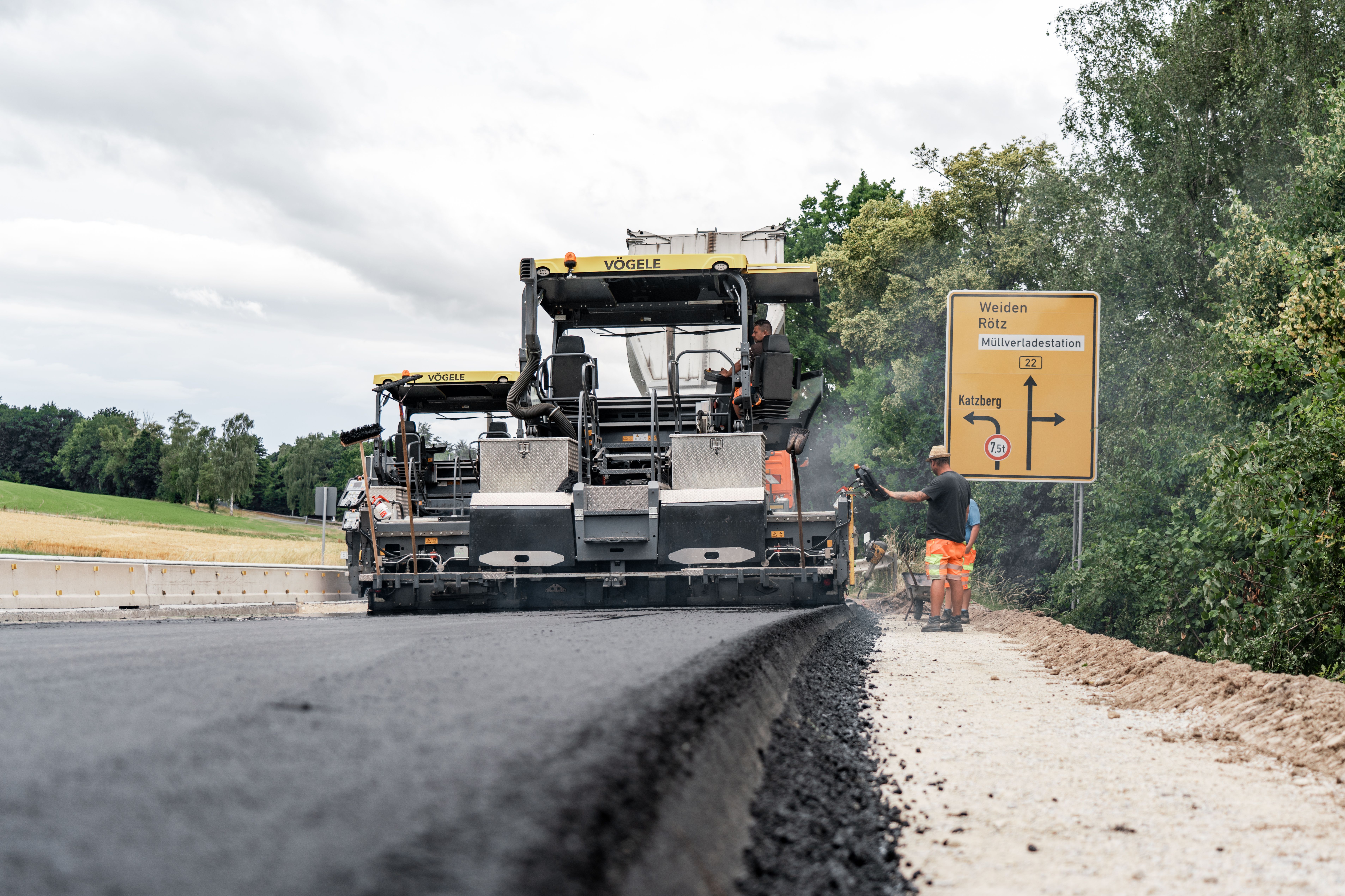 Asphaltmaschine bei der Arbeit