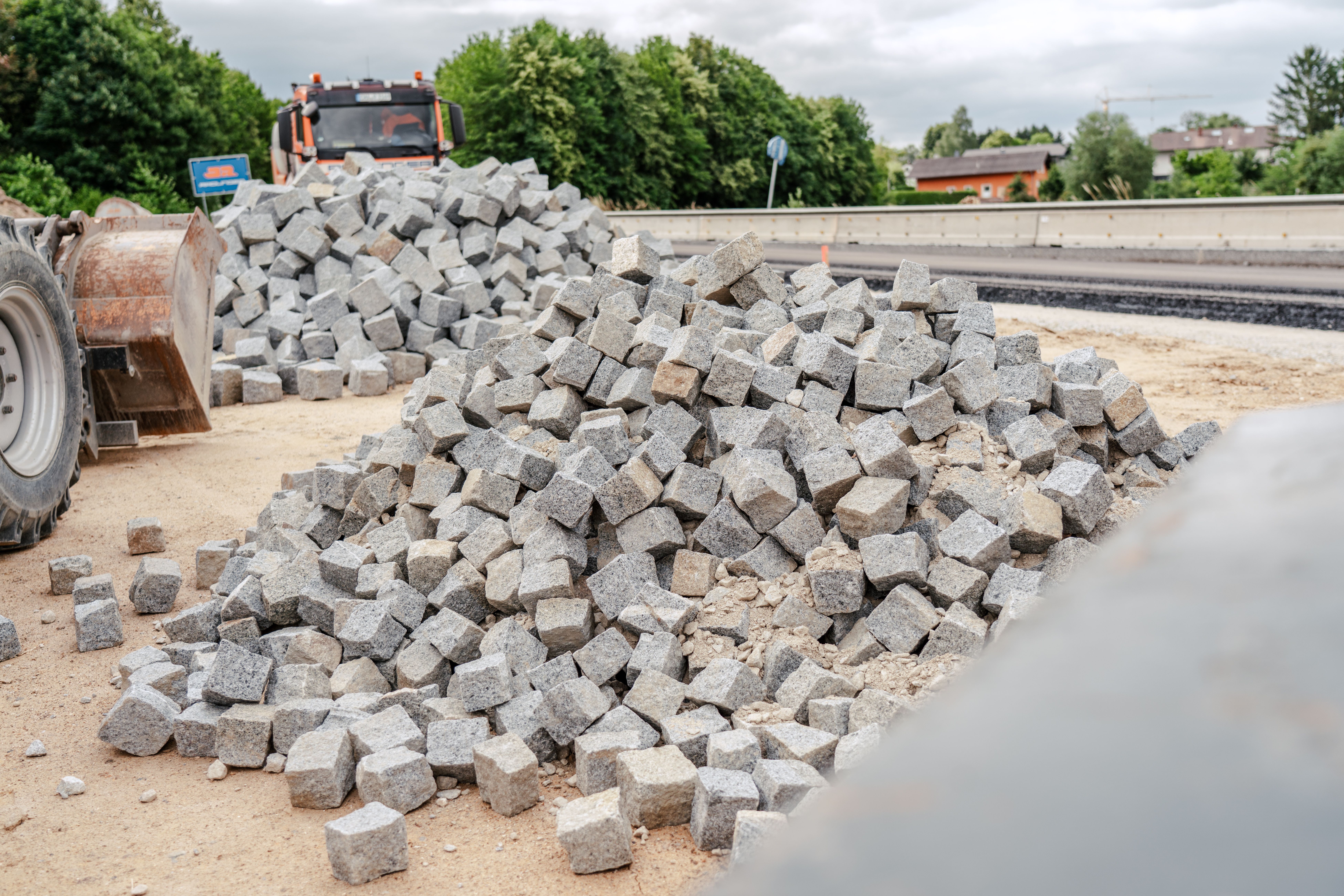 Pflastersteine neben der Baustelle