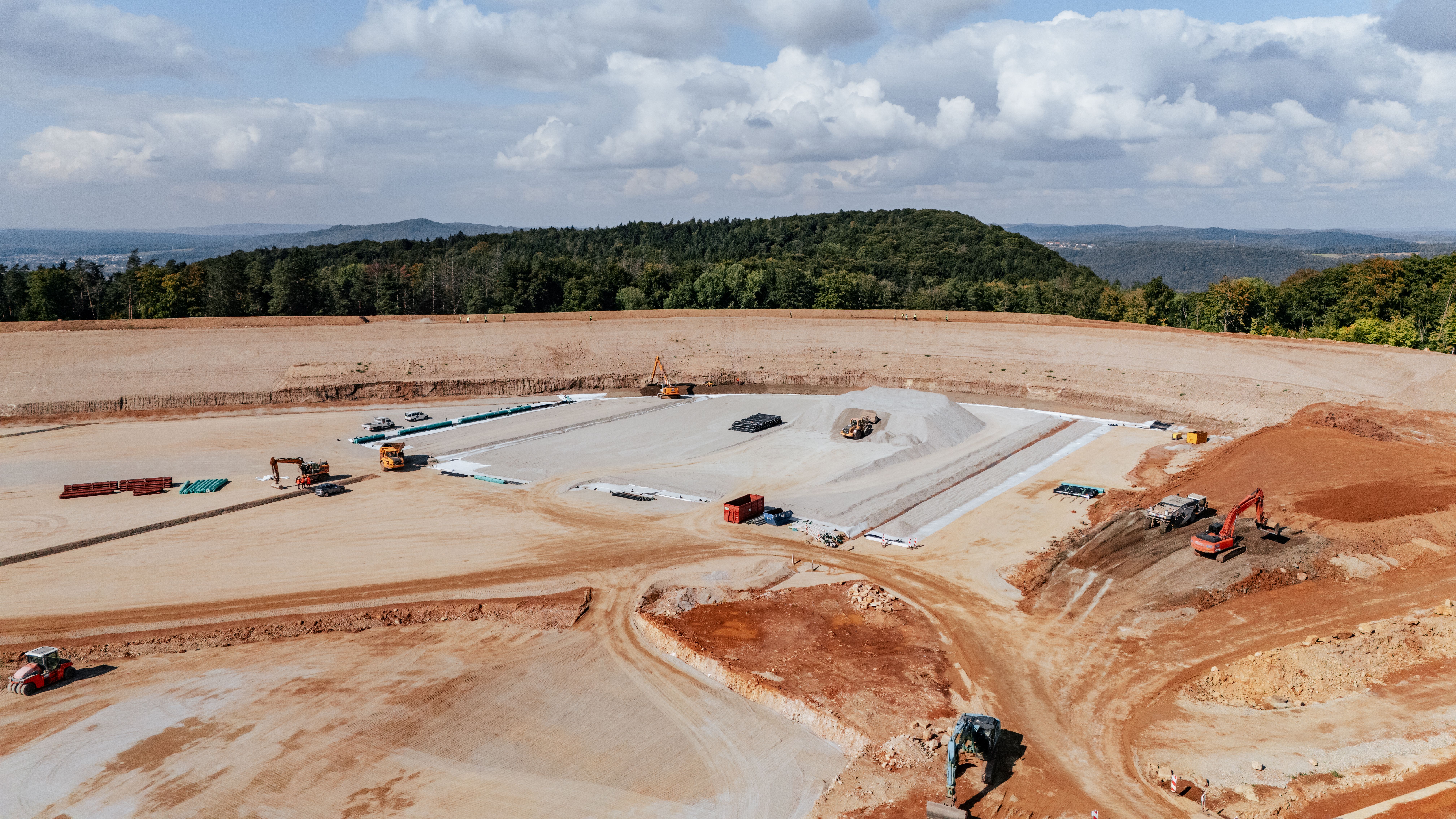 Pumpspeicherkraftwerk Happurg, Sanierung Oberbecken: Neuaufbau der Beckensohle mit Geogitter und Tragschichten