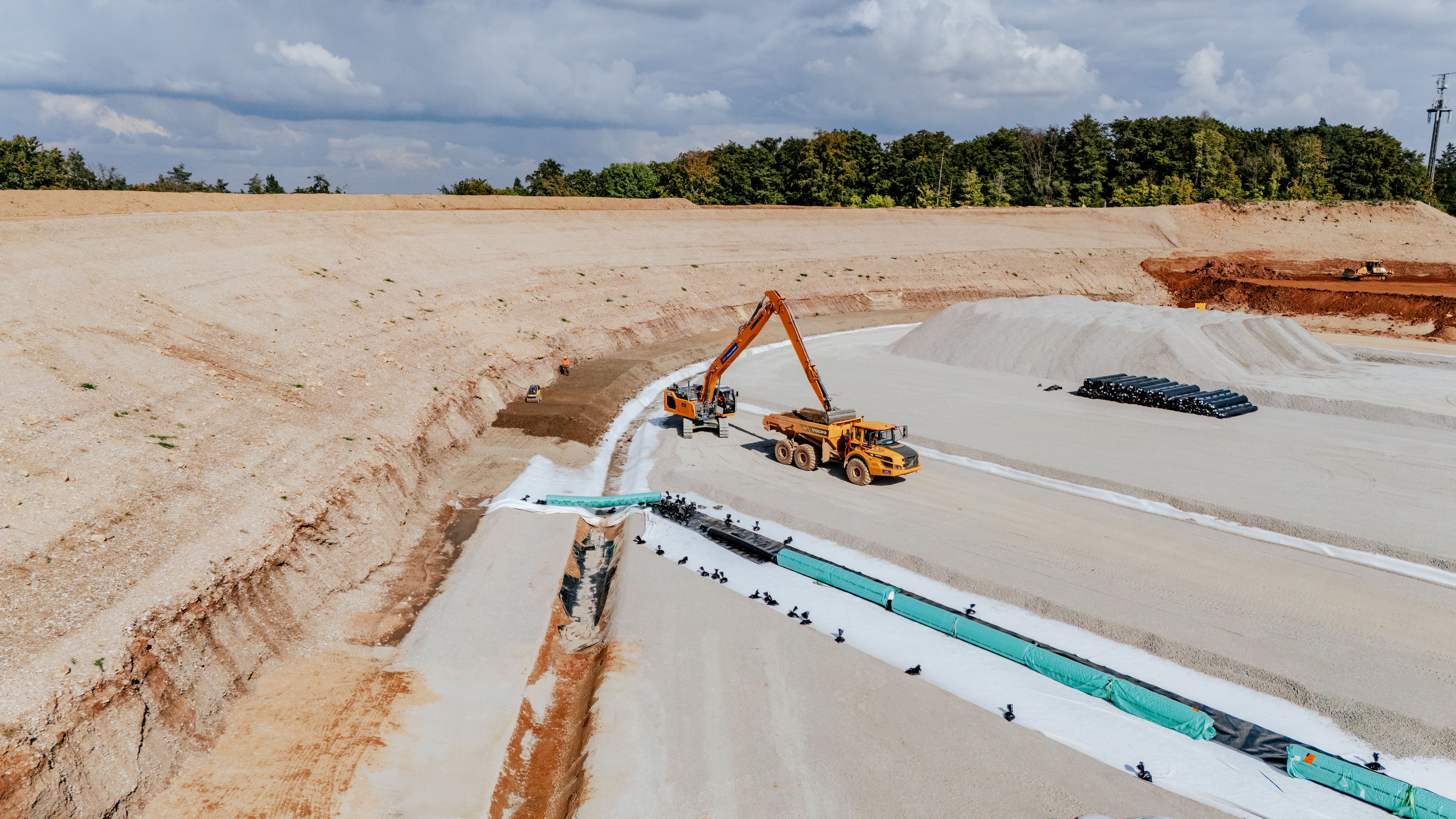 Pumpspeicherkraftwerk Happurg, Sanierung Oberbecken: Neuaufbau der Beckensohle mit Geogitter und Tragschichten