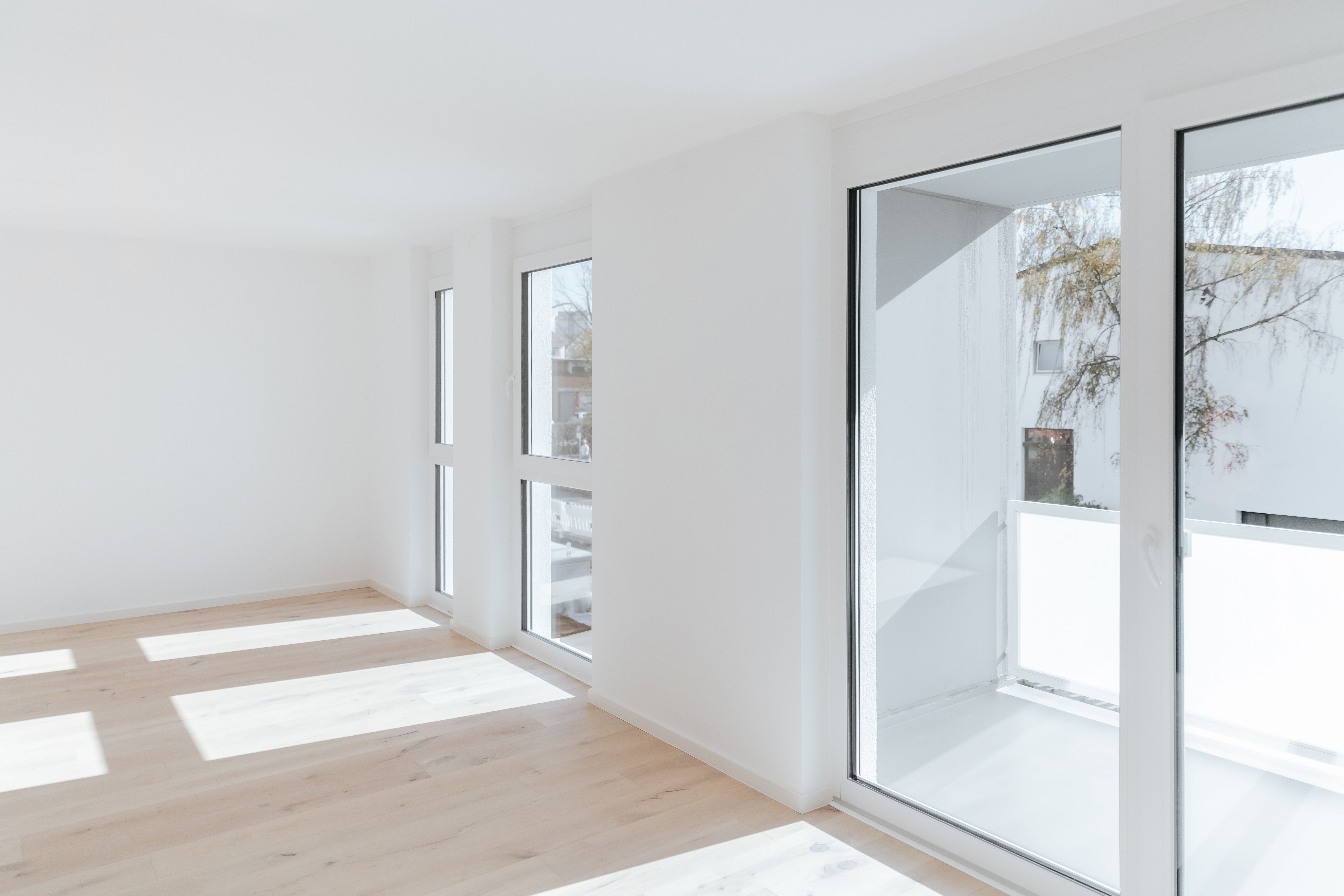Helle, bezugsfertige Wohnung mit Balkon von innen