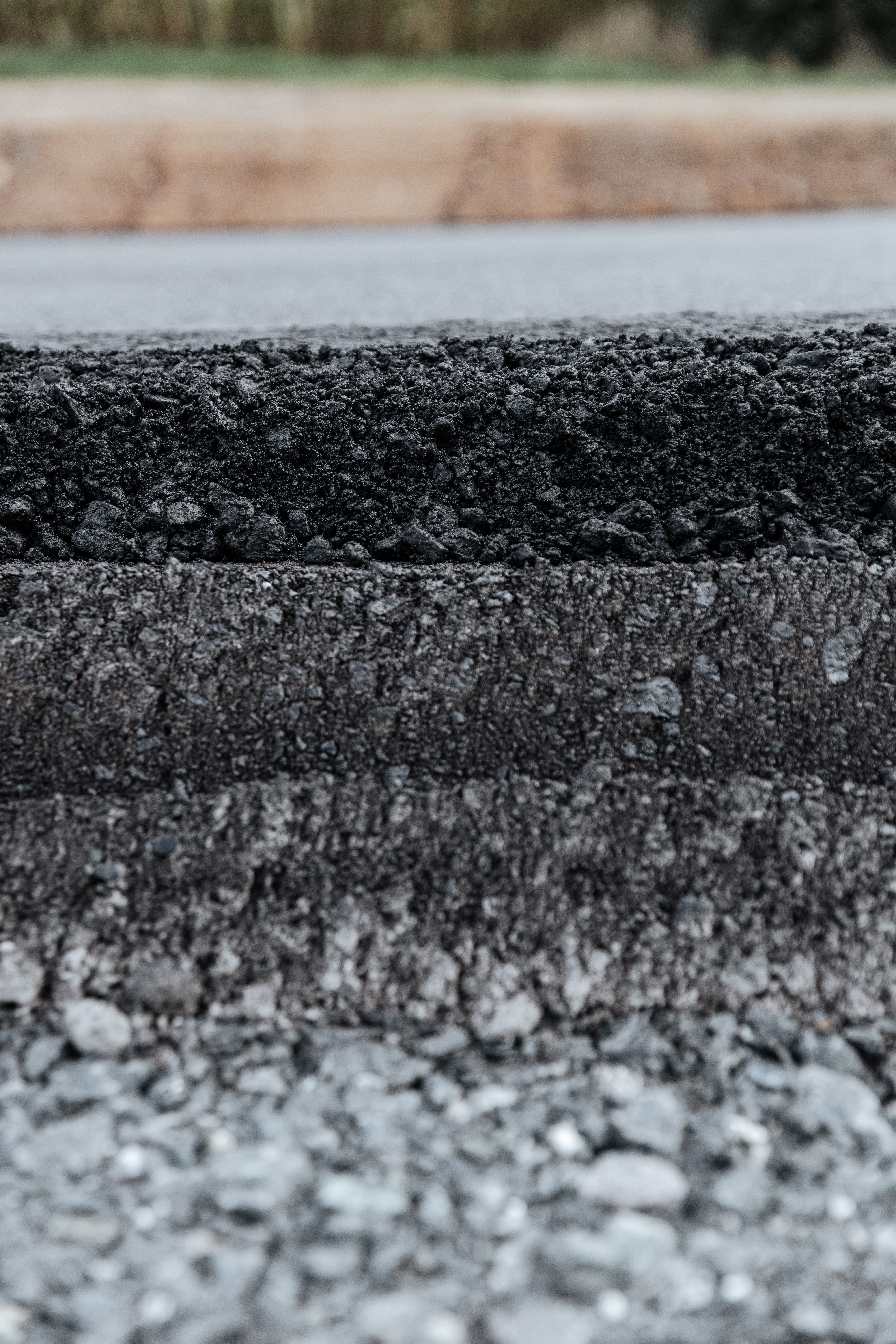 Rädlinger Asphaltbau: Nahaufnahme Asphaltschichten